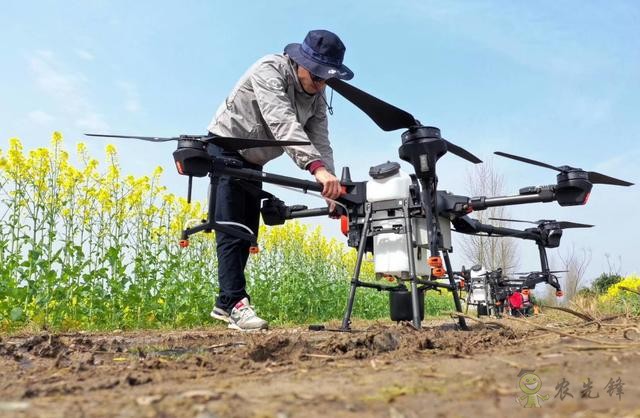 大疆農(nóng)業(yè)無(wú)人機(jī)2020年達(dá)成2億畝3萬(wàn)臺(tái)
